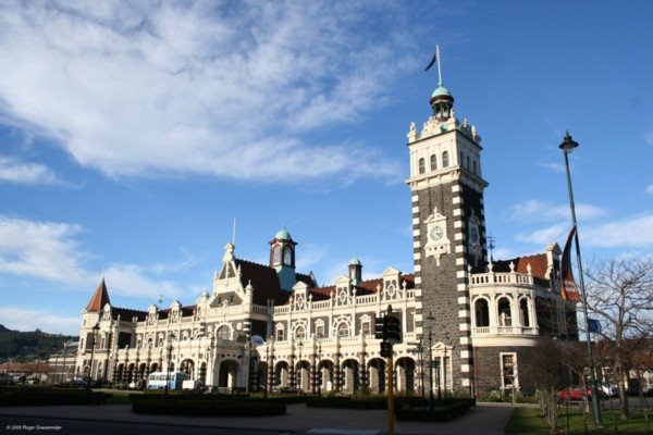 Railway Station, Dunedin, NZ by Roger Grauwmeijer