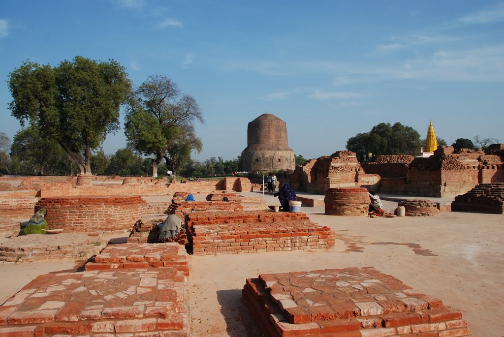 Sarnath Deer Park by Werayut Santayanon