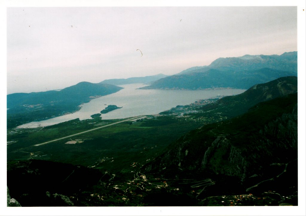 Aerodrom Tivat - Boka Kotorska by gorazd kosmač