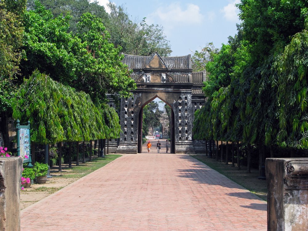 Lopburi, Thailand. View from the innergate. by Eivind Friedricksen