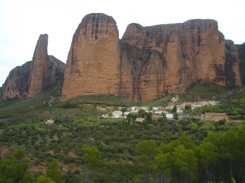 Los Mallos de Riglos by andoni b.