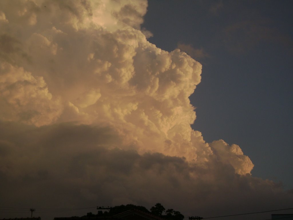 Nuvens de chuva no fim da tarde de 08/04/2009 by wiliamrode