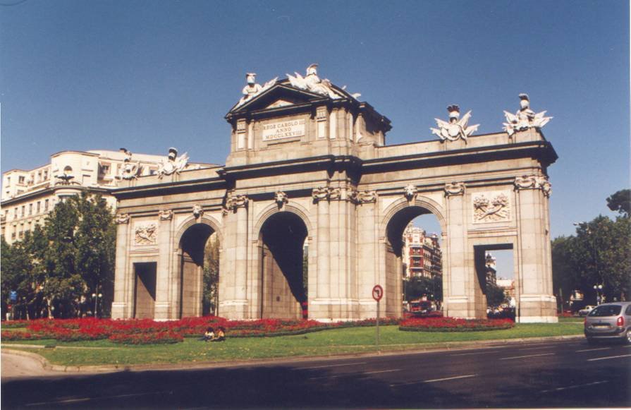 Puerta de Alcala Septiembre 2000 by luis muslera