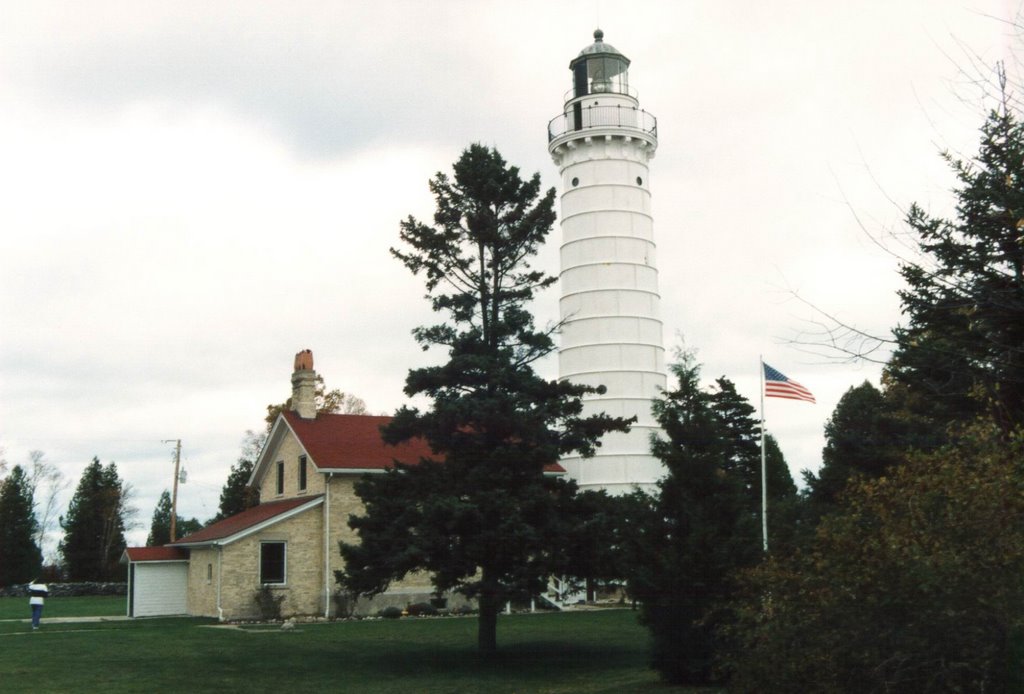 Door Co Lighthouse by waynelr