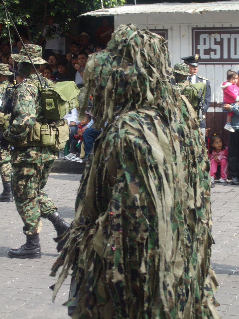 Francotirador en las calles del Centro Historico by osito_ice