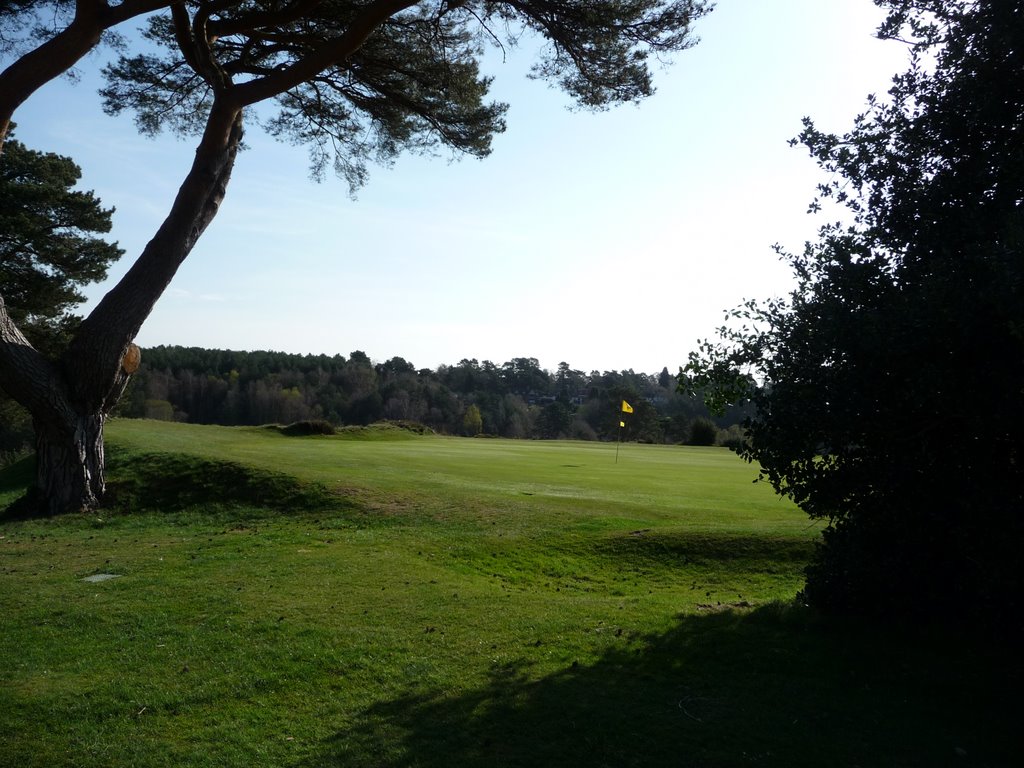 Hindhead GC - Hole 1 by GolfOWL