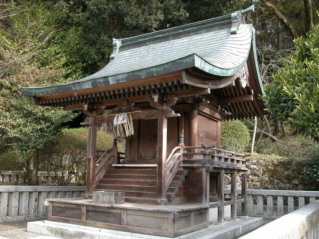 Dazaifu - a shrine by Linda Dalgliesh