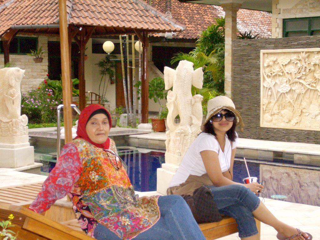 Lina Marlina & Fita at Yulia Beach Inn by Lirsyah Rachman