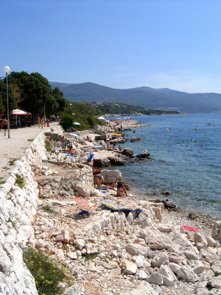 Platformy na plaży w Novi Vinodolski by piotrek.marek