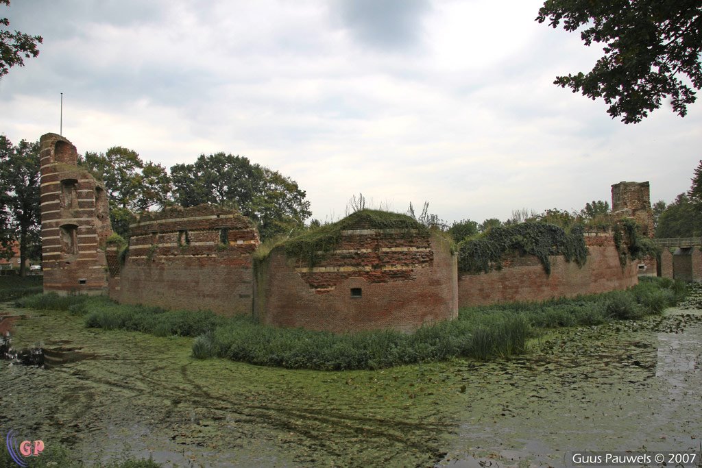 Kasteelruïne batenburg by guuspauwels