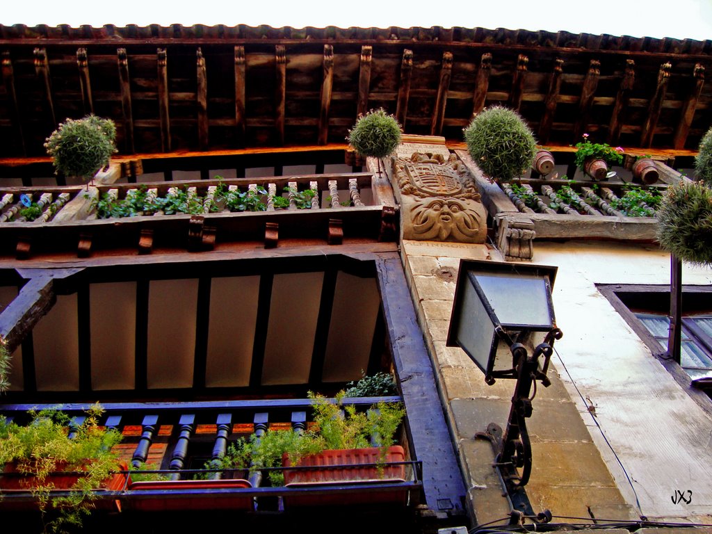 Casa con cara. Santillana del Mar. JX3. by xfiles2008