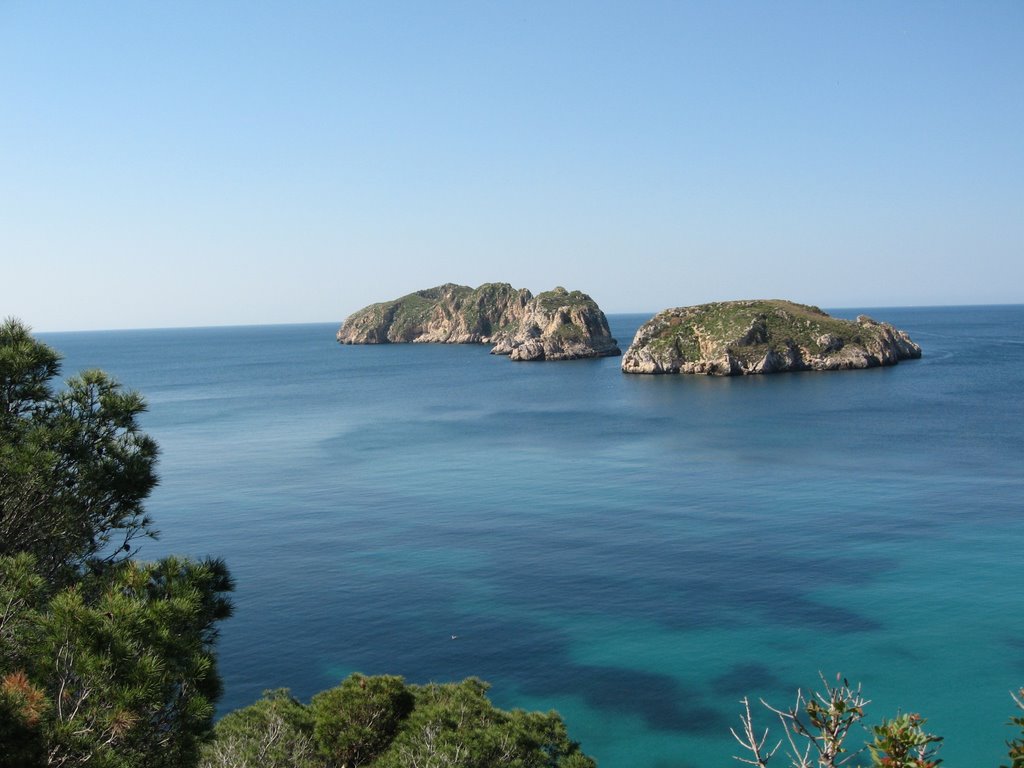 Santa Ponsa (Islas Malgrat) by J.Palacio Fdez