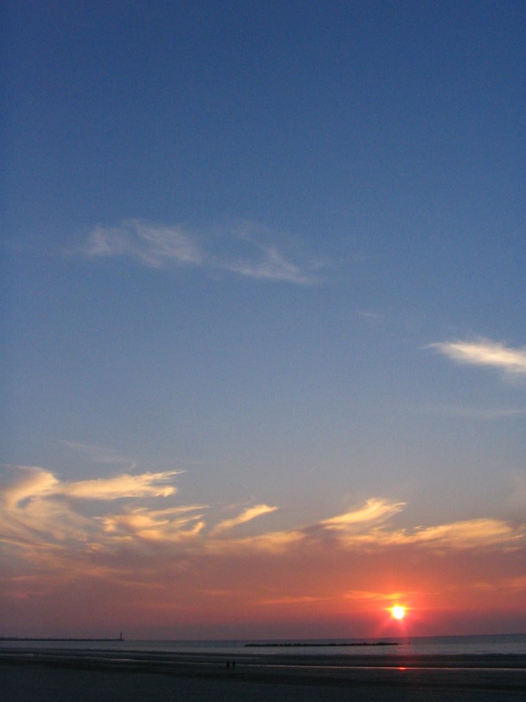 Sunset on Malo Les Bains by fduff