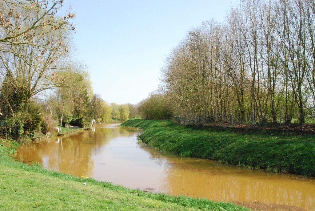 Water tussen de sportvelden en Dieptol. by E Vreeswijk