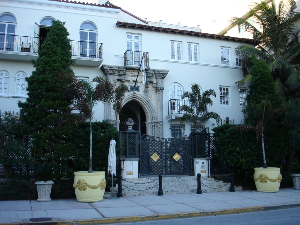 VERSACE HOUSE, MIAMI, FL. (Nilda) by Nilda Rodriguez