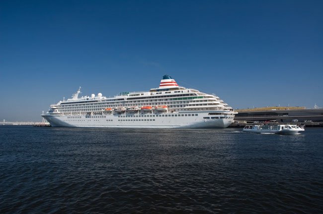 Passenger ship "Asuka Ⅱ" ,Yokohama Japan by HIDEO OBAYASHI