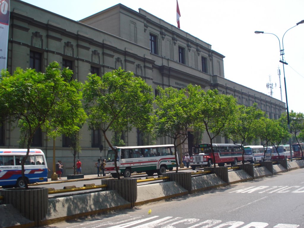 Bibiloteca Nacional del Perú (Av. Abancay cdra. 5) by Jhon Romero