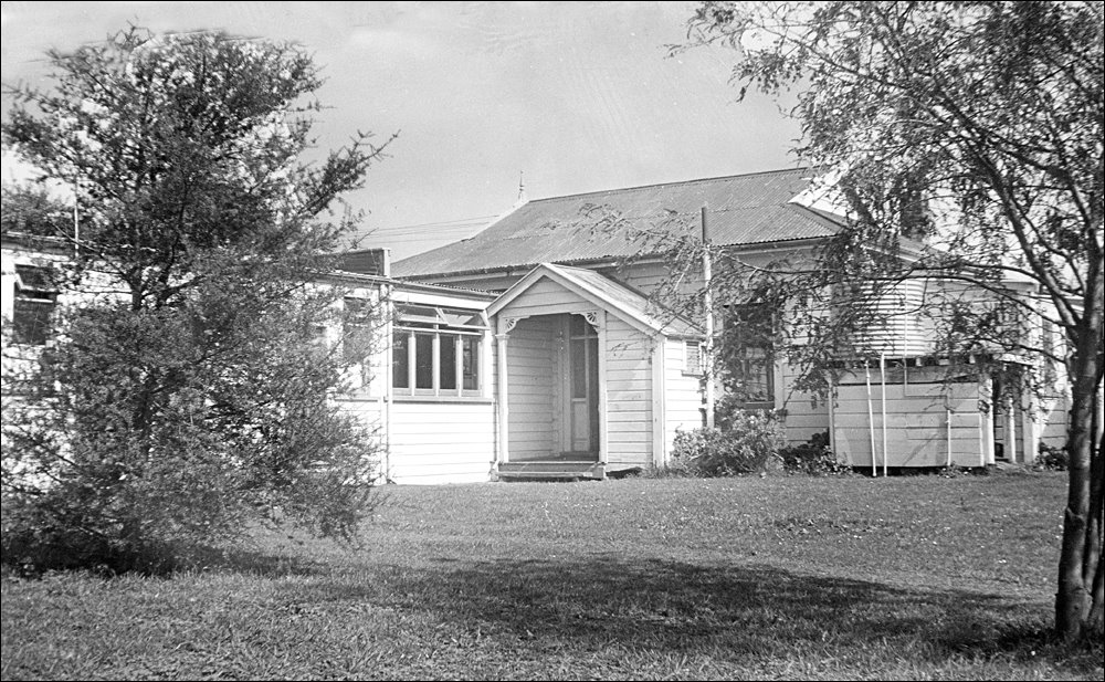 Dormitory and Housemasters block at NZ Friends School 1948 by David de la Hyde