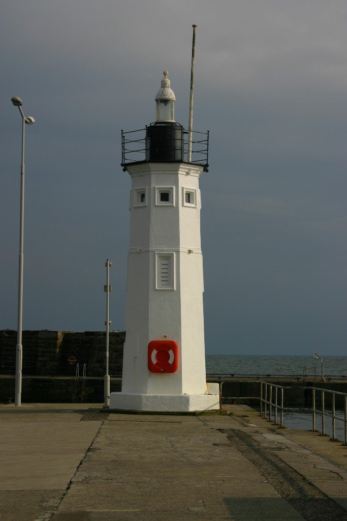 Anstruther Lighthouse by Gollem