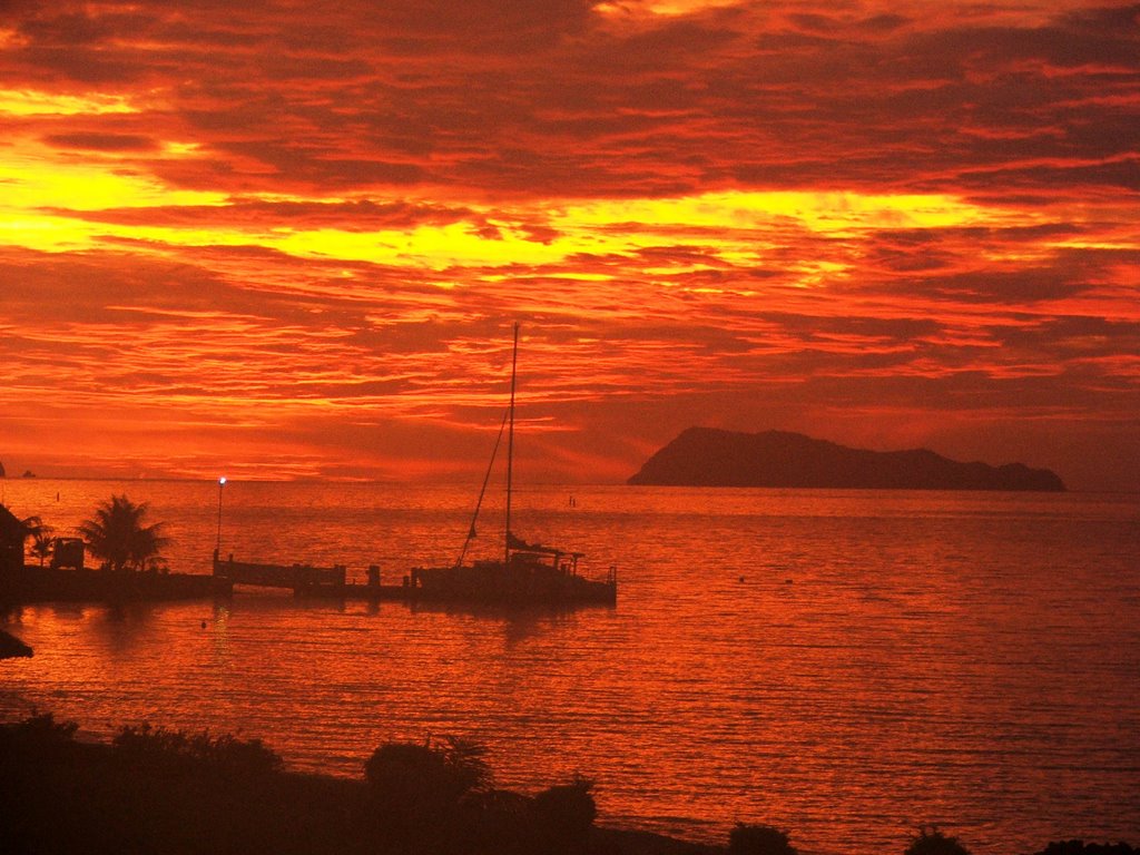 Samoan Sunset by stevenash