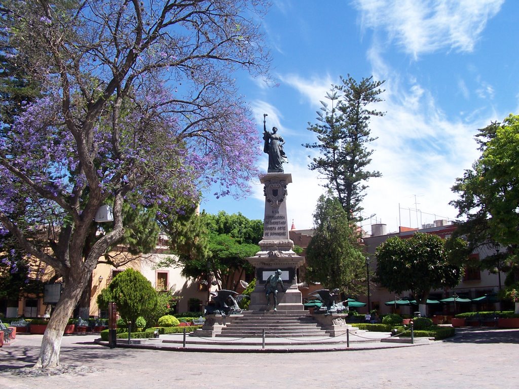 Plaza de la Corregidora (Queretaro) by viddavic