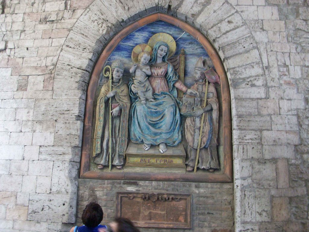 Perugia.incastonato nel muro della citta' by Egidio Moretton