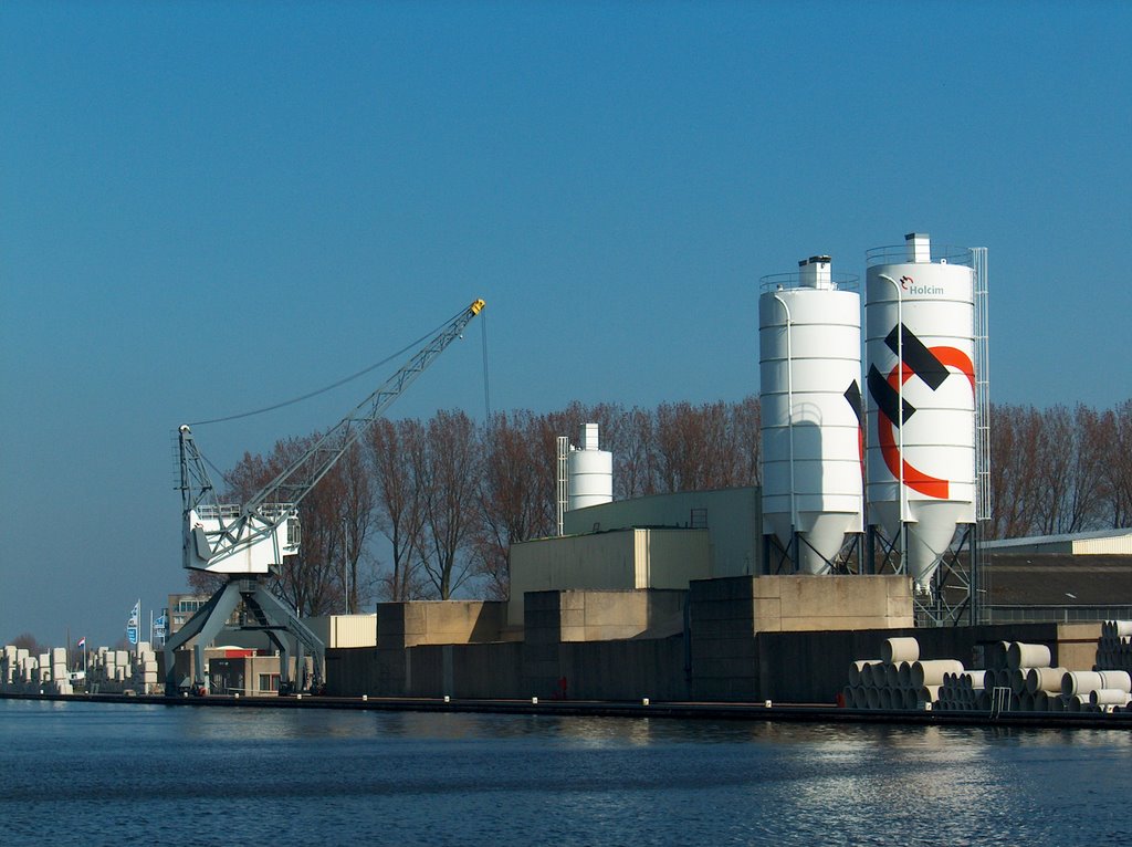 Betonfabriek aan de Heimanswetering by juliusdekeuning