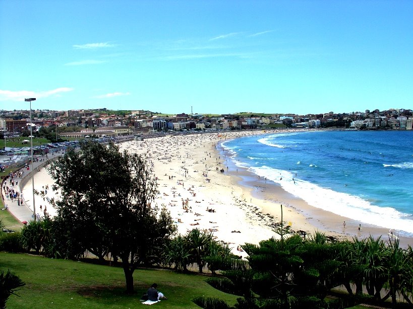 Bondi Beach by Chowie