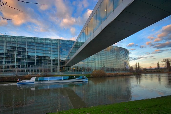 European Parliament Building by neliakr