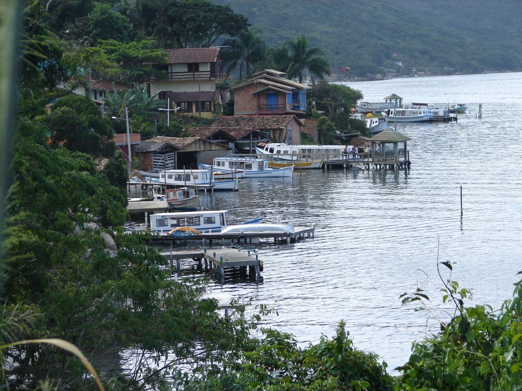 Costa da Lagoa - trapiches, barcos e casas- Fpolis (vpn) by vicentepn