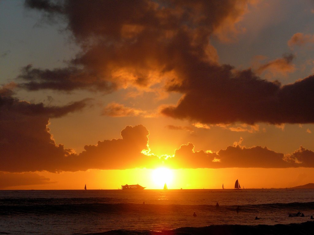 Waikiki Beach, Oahu, Hawaii by Ruthann O'Connor