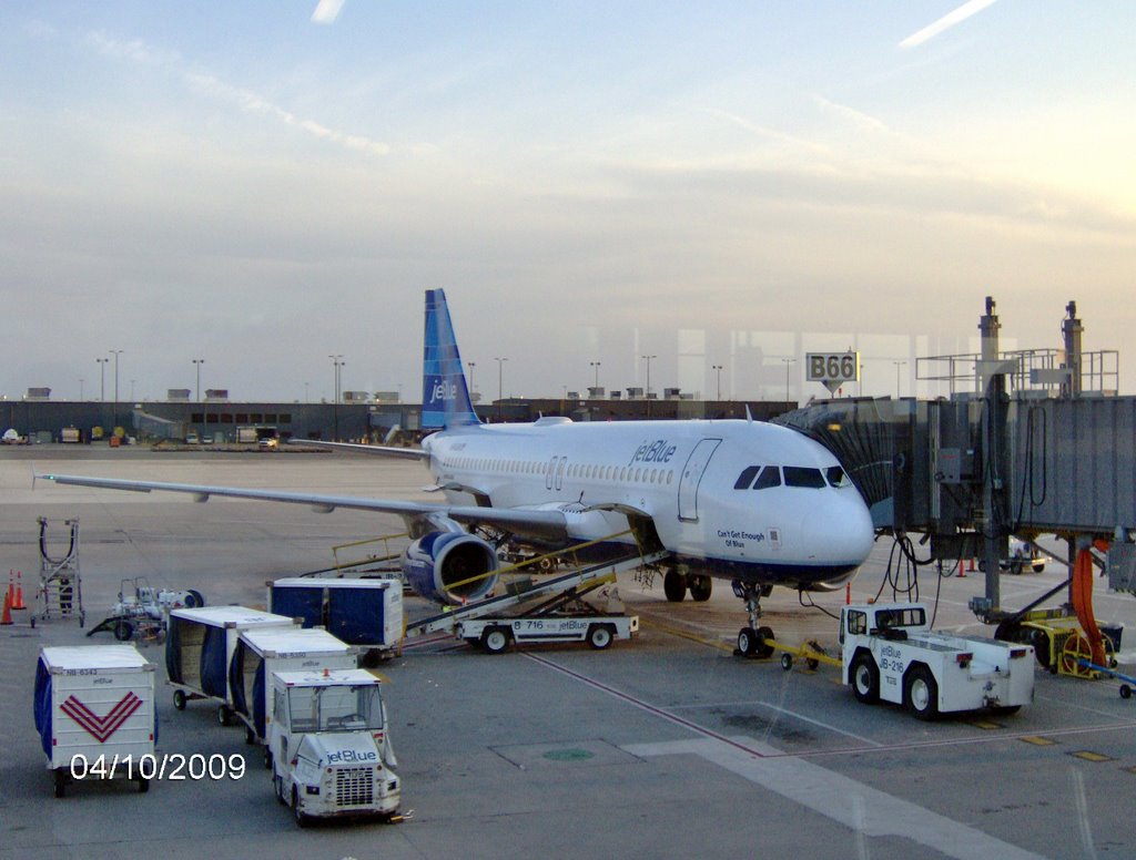 JetBlue at Dulles by Nick5