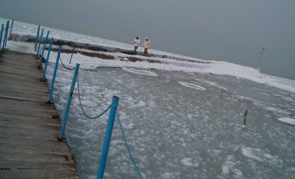 Befagyott, kiöntött balaton by startmenu