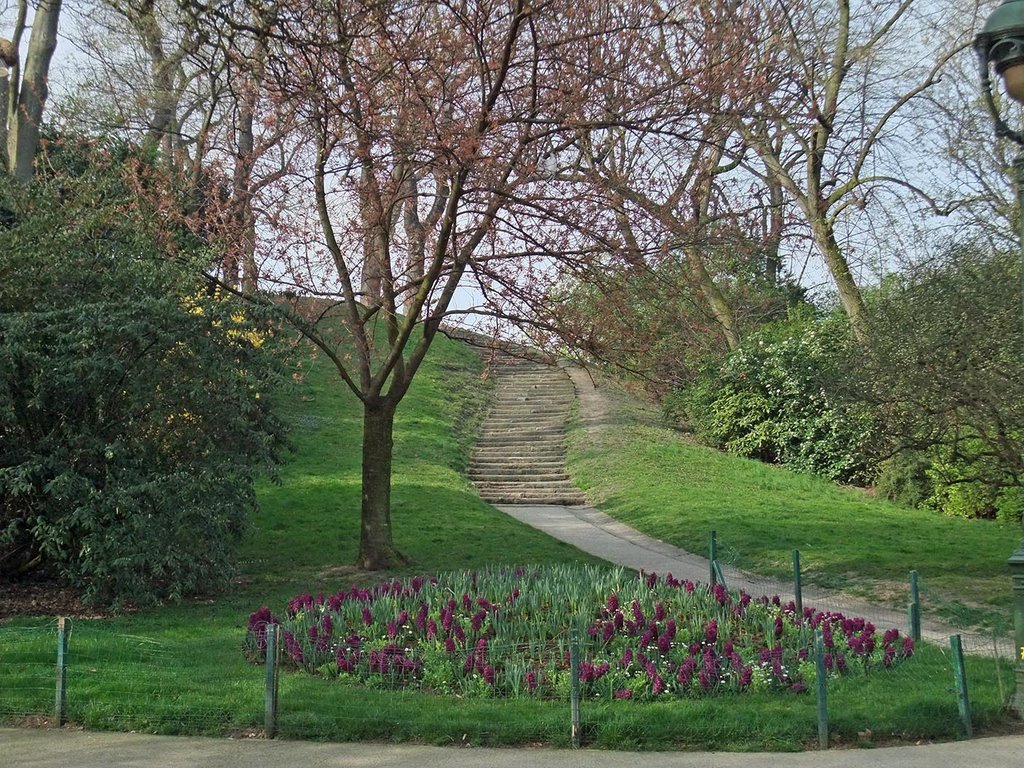 Parc des Buttes Chaumont by Victor Cespón