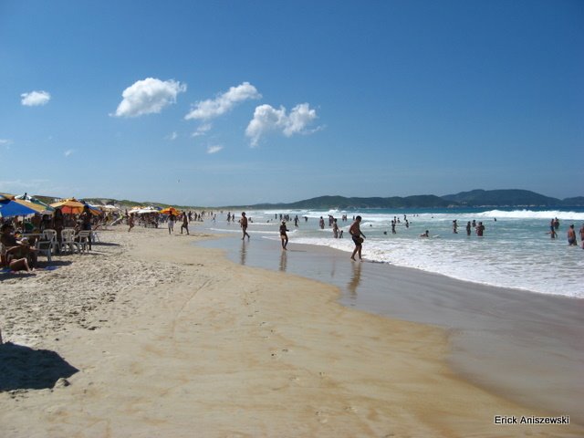 Praia das Dunas do Peró by Erick Aniszewski