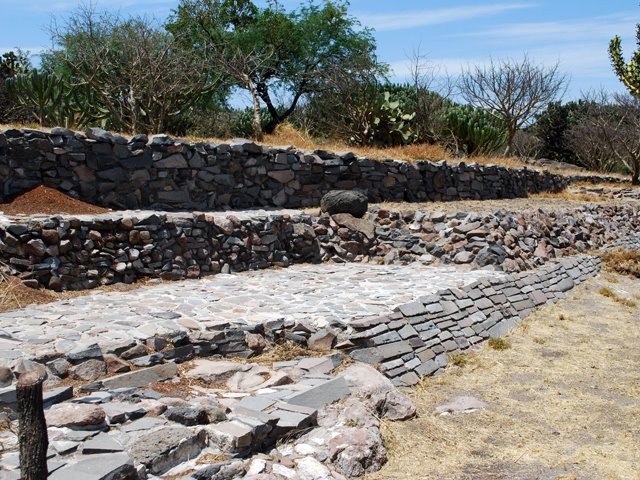 Basamentos en El Cerrito by Raúl Muñiz