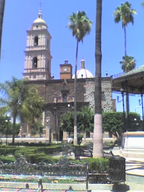 Templo del Santo Cristo Milagroso en la Plaza del Centro de Tanhuato, Mich. 2009 by ♪♫♪ ¥@¡® i ƒ ♪♫♪