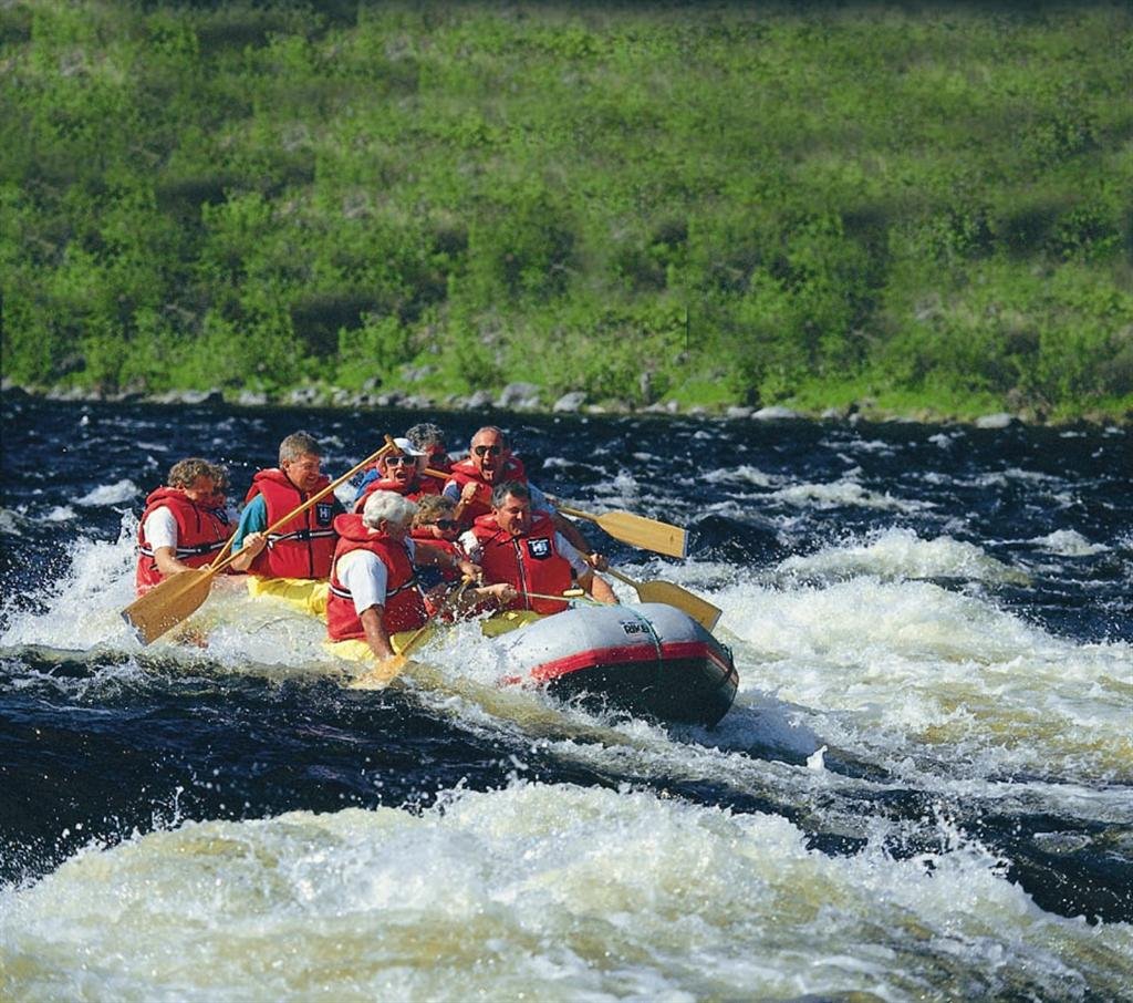 Whitewater rafting in Branäs, Sweden - Branäs冬季皮划艇 瑞典 by 北欧旅游局 www.beiou.org