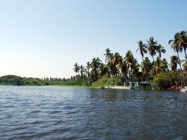 Laguna en Paraíso Perdido, Guerrero by Raúl Muñiz