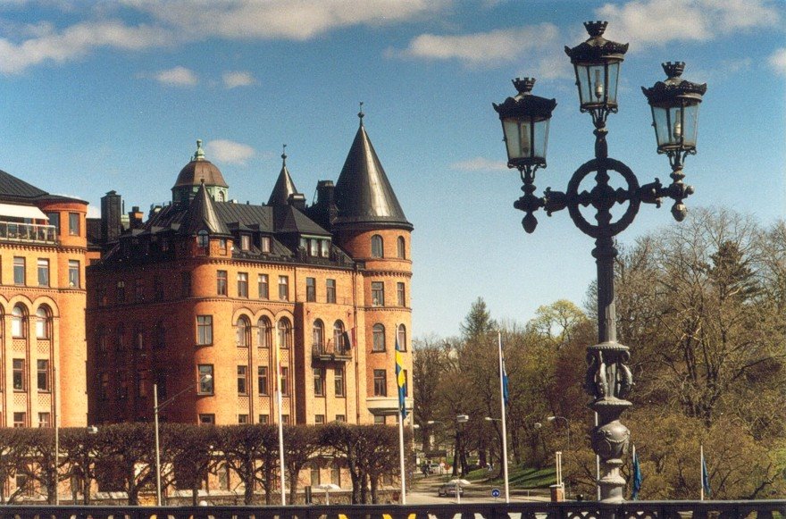 Corner building on Stranvagen. Shot was taken from the bridge. by erik_red