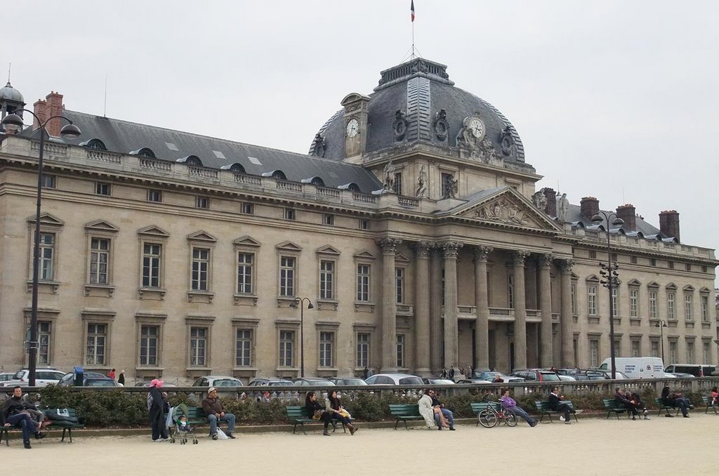 Ecole Militaire by Víctor Cespón