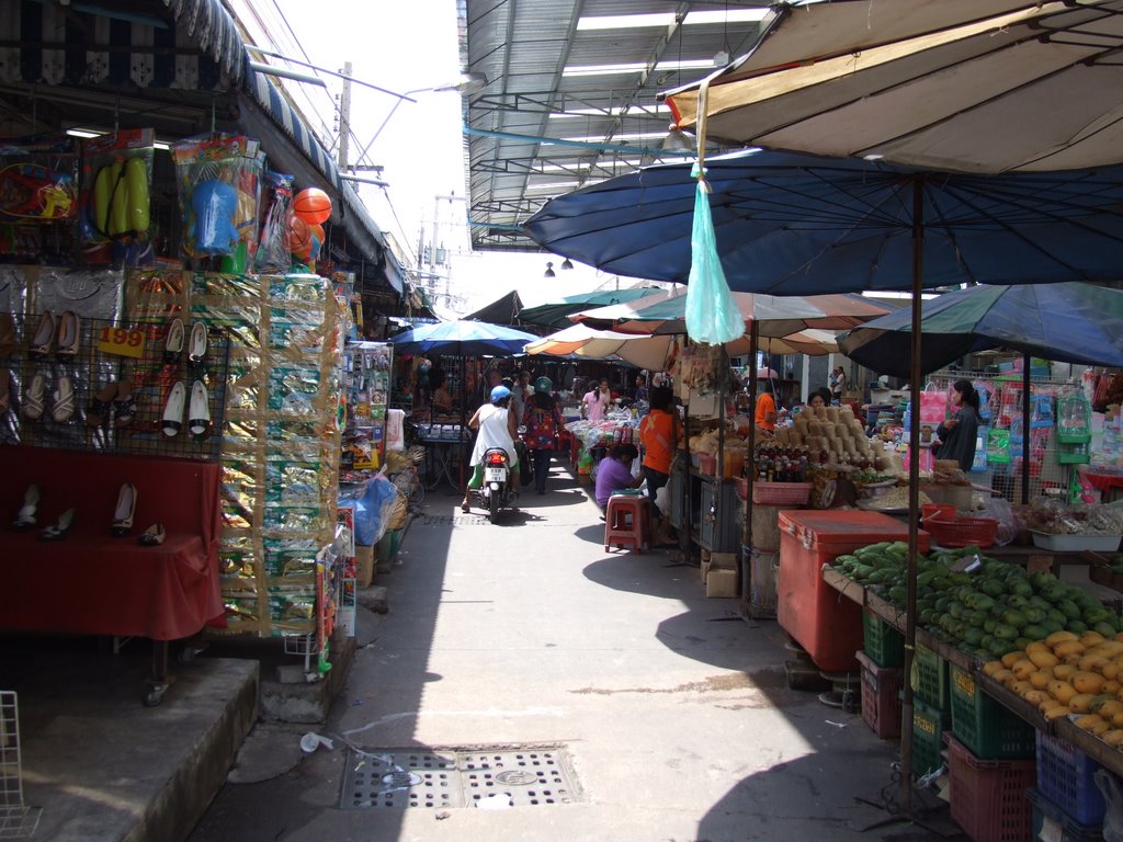 Naklua Sunday-Market by nayton