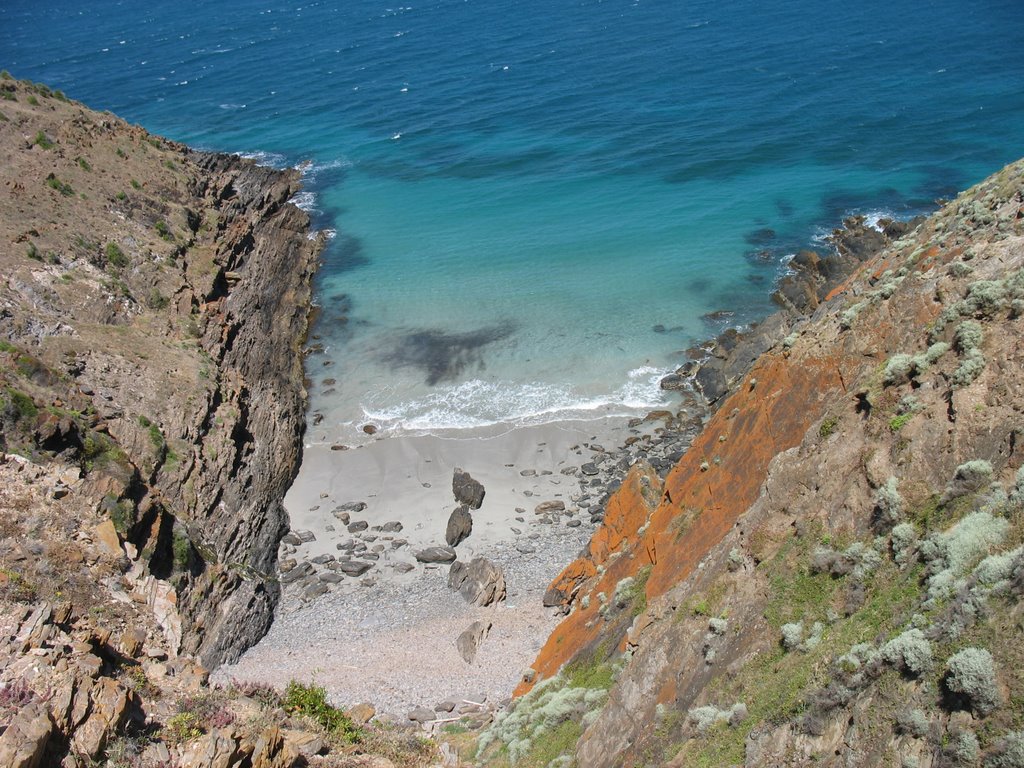 Secluded Cove along the Heysen Trail by arnetra