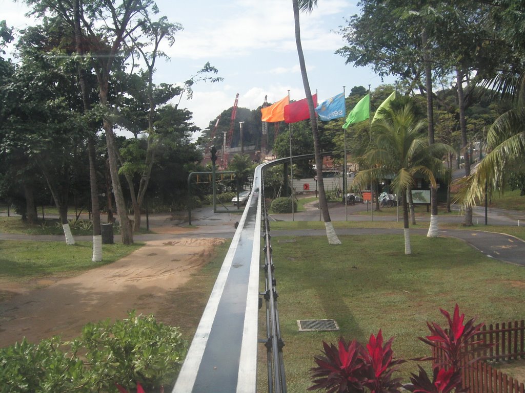 Sentosa Monorail by kajikawa