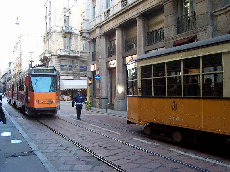 Milano - Tram in Via Meravigli by MarkusMark