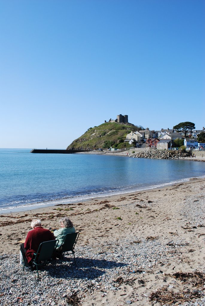 Criccieth beach, Easter 2009 by Exloftdweller