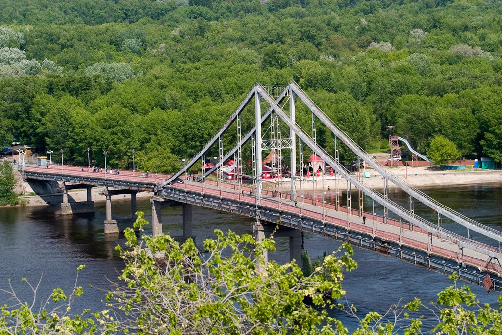 Хрещатий яр, Київ, Ukraine by Constantin Voutsen