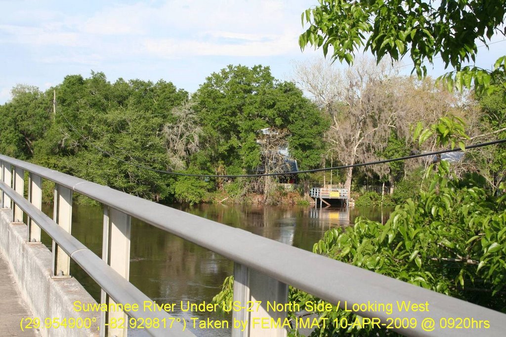 Suwannee River under US-27 Northside / Looking West by rangelguerrero