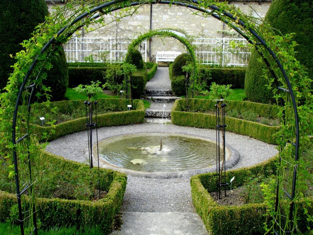 Springbrunnen im französischen Garten by schoella