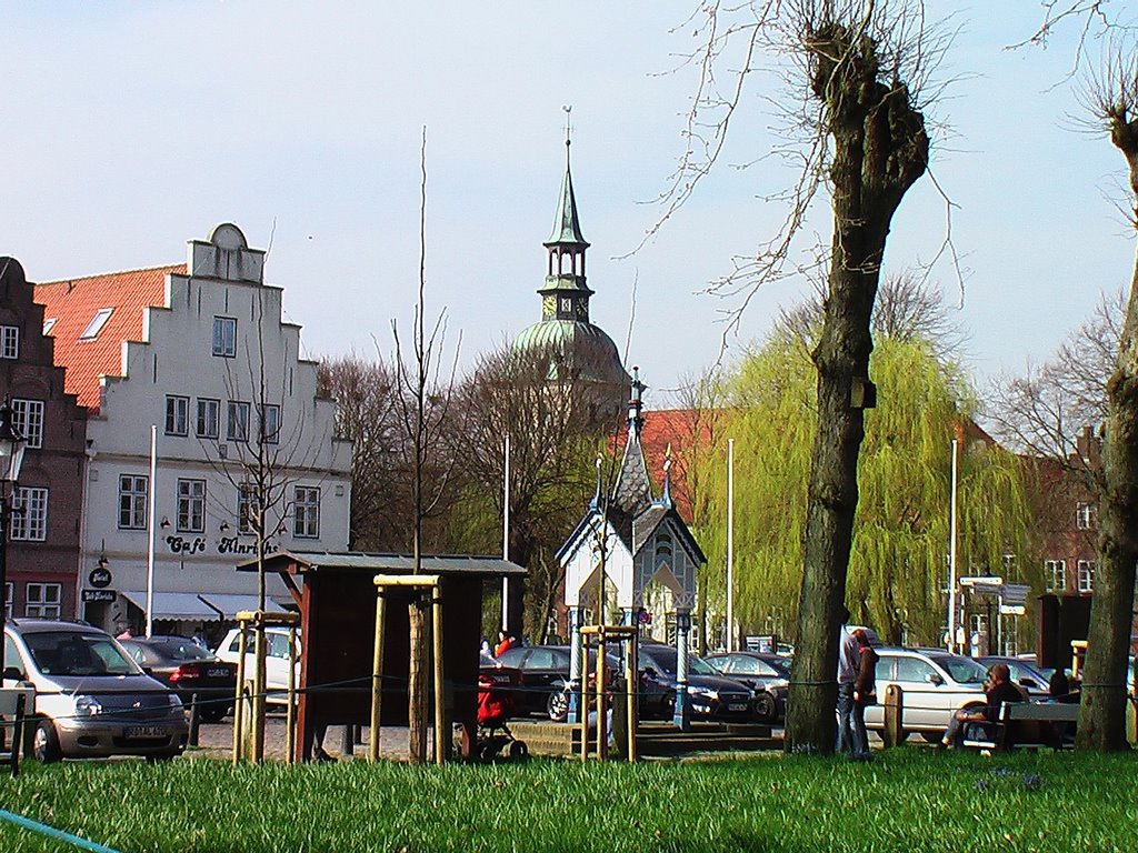 Alte Pumpe und Kirche by Kremmel